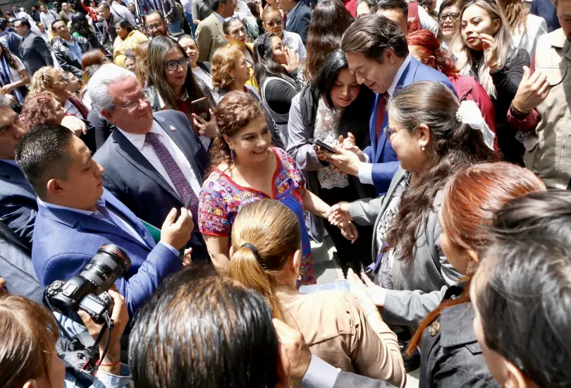 Gobierno entrega 135 tarjetas del Bienestar para rehabilitar bachilleratos en CDMX Gobierno entrega 135 tarjetas del Bienestar para rehabilitar bachilleratos en CDMX