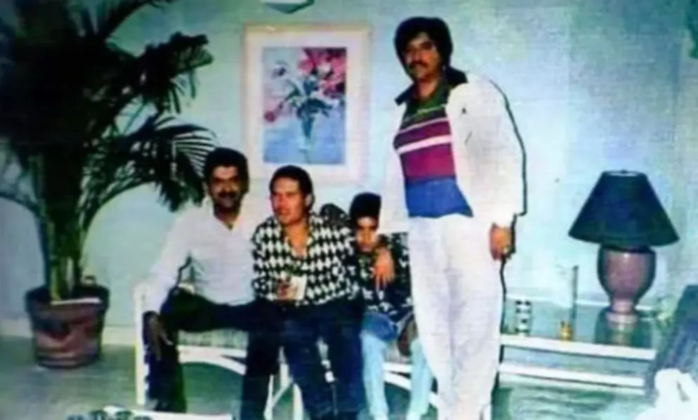Julio César Chávez junto a su hijo con Especial