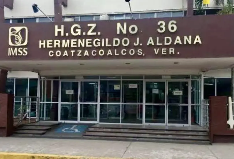 Trabajadora de hospital agrede a familiar que la denunció por "nomás estar tragando" Trabajadora de hospital agrede a familiar que la denunció por "nomás estar tragando"