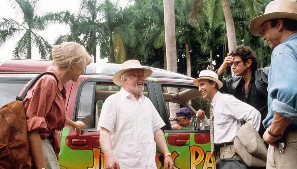 'Jurassic Park' ha sido una de las franquicias de ciencia ficción más exitosas del cine. La primera película se estrenó en 1993 y sigue a una pareja de científicos y un matemático que son invitados al parque de diversiones de un millonario que clonó dinosaurios, pero todo se sale de control. ¿Qué fue del elenco a 32 años del estreno?<br>