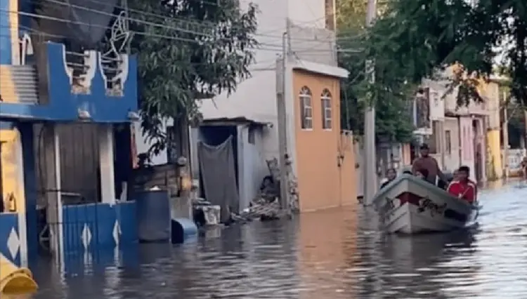 En la colonia Vicente Guerrero, sector Moscú, se han llevado a cabo evacuaciones con apoyo de la Sedena, Marina y Protección Civil. Captura de pantalla.