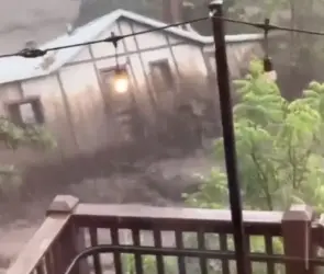 Río se desborda por las lluvias extremas y se lleva una casa completa en Nuevo México