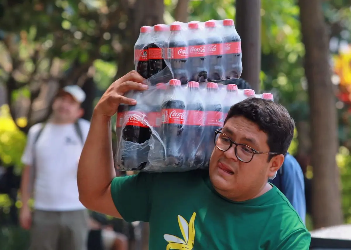La Profeco dio la lista de los refrescos que sí señalan lo que contienen. Cuartoscuro.