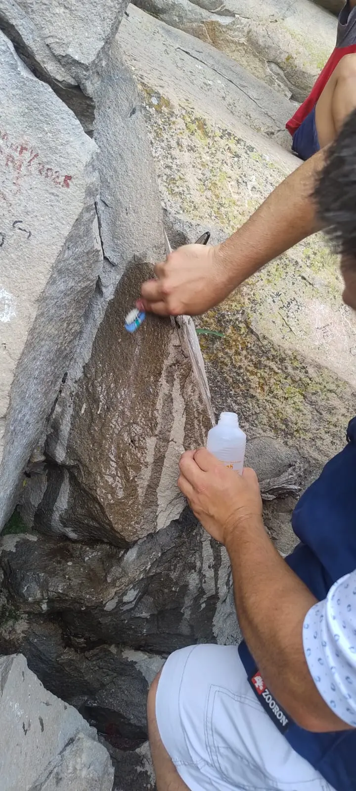 Vandalismo turístico en Peña de Bernal Especial