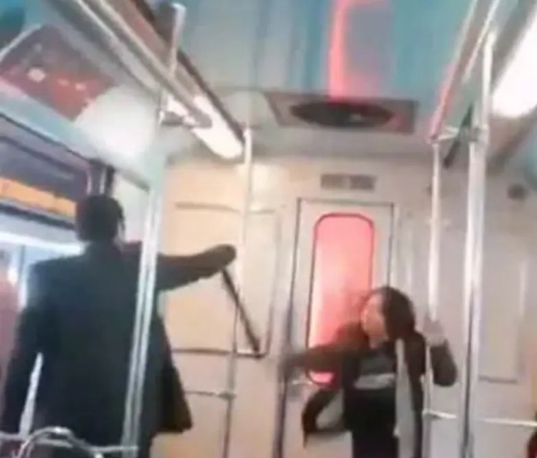 Este tipo de situaciones no son nuevas en el Metro capitalino. Captura de pantalla.