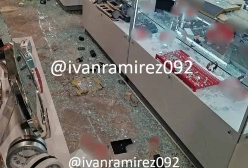 Comando armado roba 200 relojes de lujo en Sanborns Coyoacán
