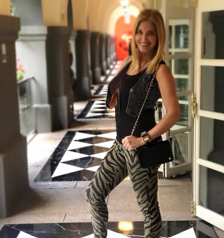 Tania Riquenes nació el 11 de noviembre de 1976 en la Ciudad de México.