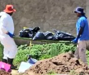 Hallan restos de al menos 38 personas en fosa clandestina de Jalisco