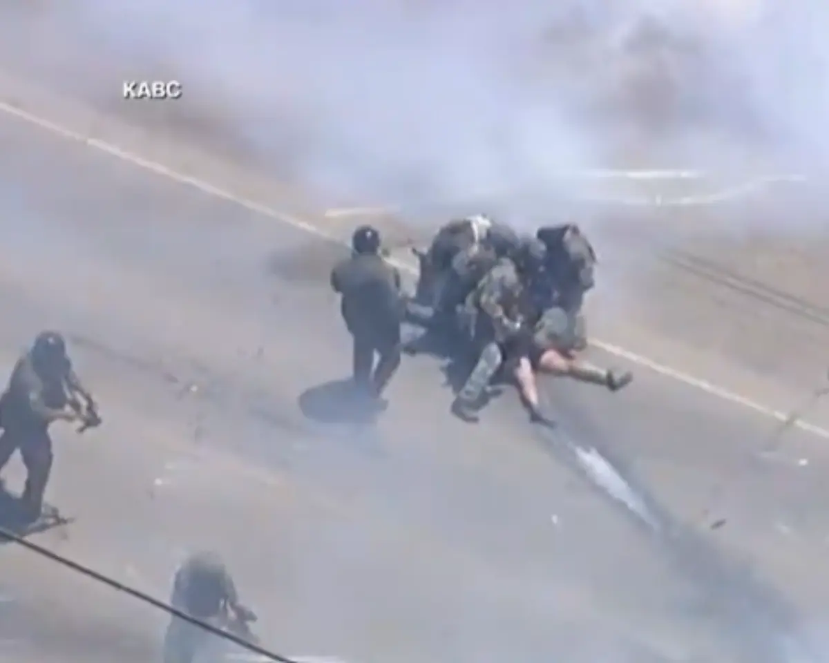 Se realizaron violentas detenciones. Captura de pantalla.