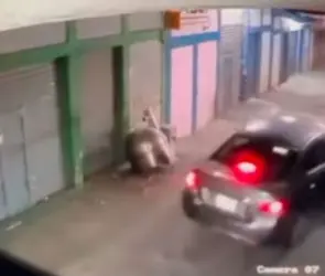 Mujer finge ser atropellada por su esposo tras ser descubierta con su amante 