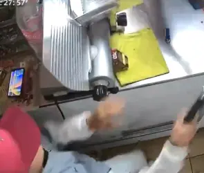 Asalto frustrado a machetazos: trabajador enfrenta a ladrón en tienda de Tultitlán