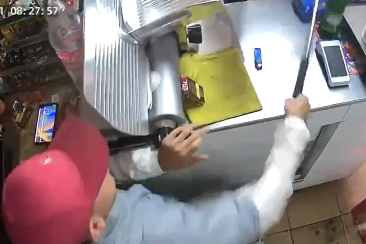 Joven se defiende a machetazos de presunto ladrón Especial
