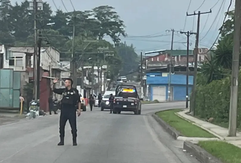 Hombre pasea con restos de su amigo en Veracruz Hombre pasea con restos de su amigo en Veracruz