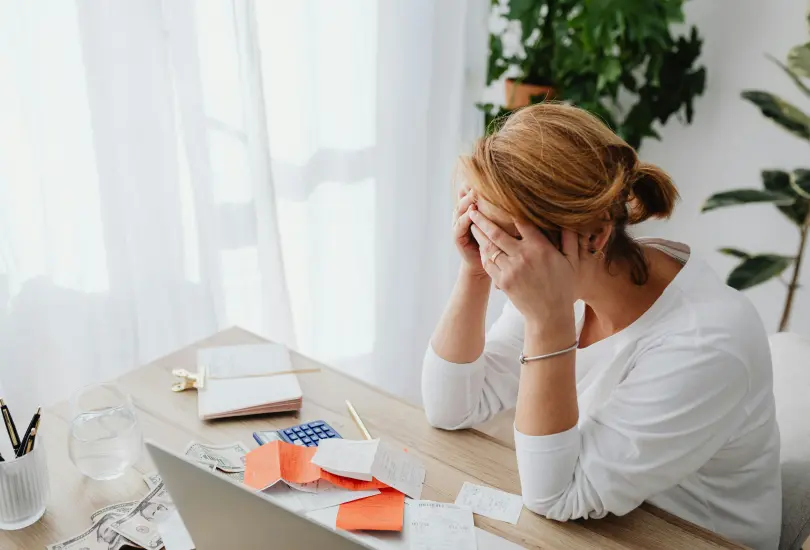 En México, el estrés financiero se ha vuelto una epidemia silenciosa que desencadena insomnio, irritabilidad y depresión En México, el estrés financiero se ha vuelto una epidemia silenciosa que desencadena insomnio, irritabilidad y depresión