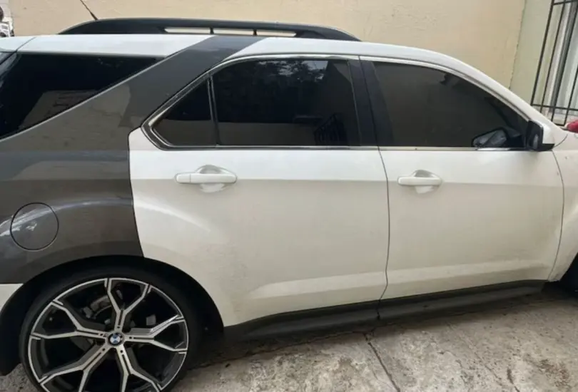 La camioneta asegurada es una SUV marca Chevrolet Equinox, modelo 2010 La camioneta asegurada es una SUV marca Chevrolet Equinox, modelo 2010