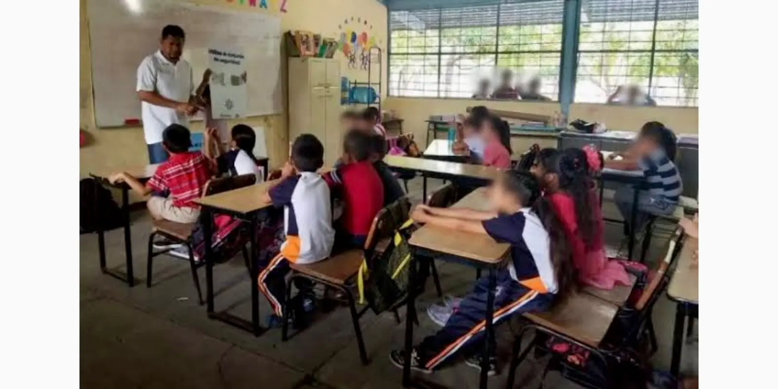 Estudiantes tomando clases Cuartoscuro