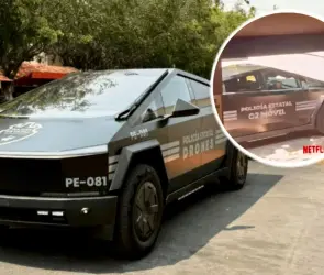 Captan a policías usando patrulla Cybertruck para ver Netflix en pleno turno