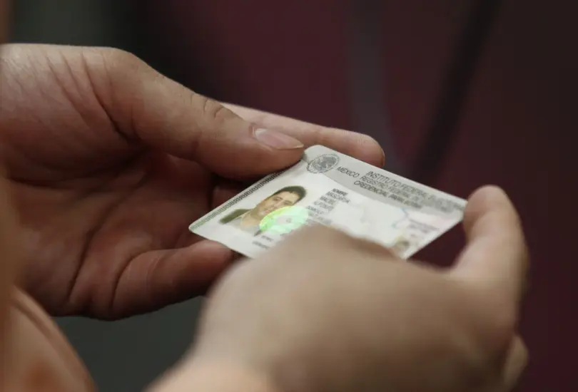 Dentro del marco de esta transformación, se contempla el lanzamiento de una versión beta digital de la credencial para votar. Dentro del marco de esta transformación, se contempla el lanzamiento de una versión beta digital de la credencial para votar.
