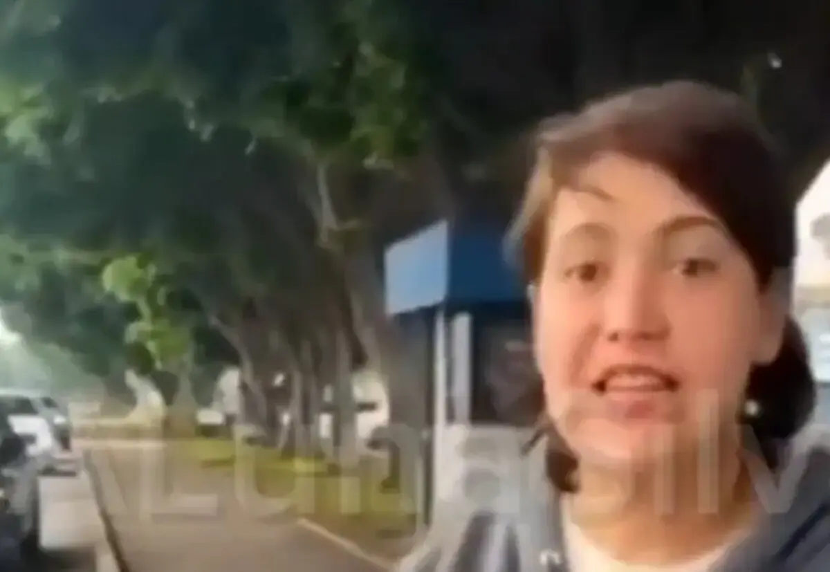  Mujer insulta y agrede verbalmente a un ciclista tras un percance vial en Puebla. 