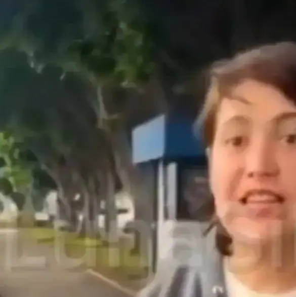 Conductora de BMW insulta a ciclista tras choque en Puebla y se vuelve viral