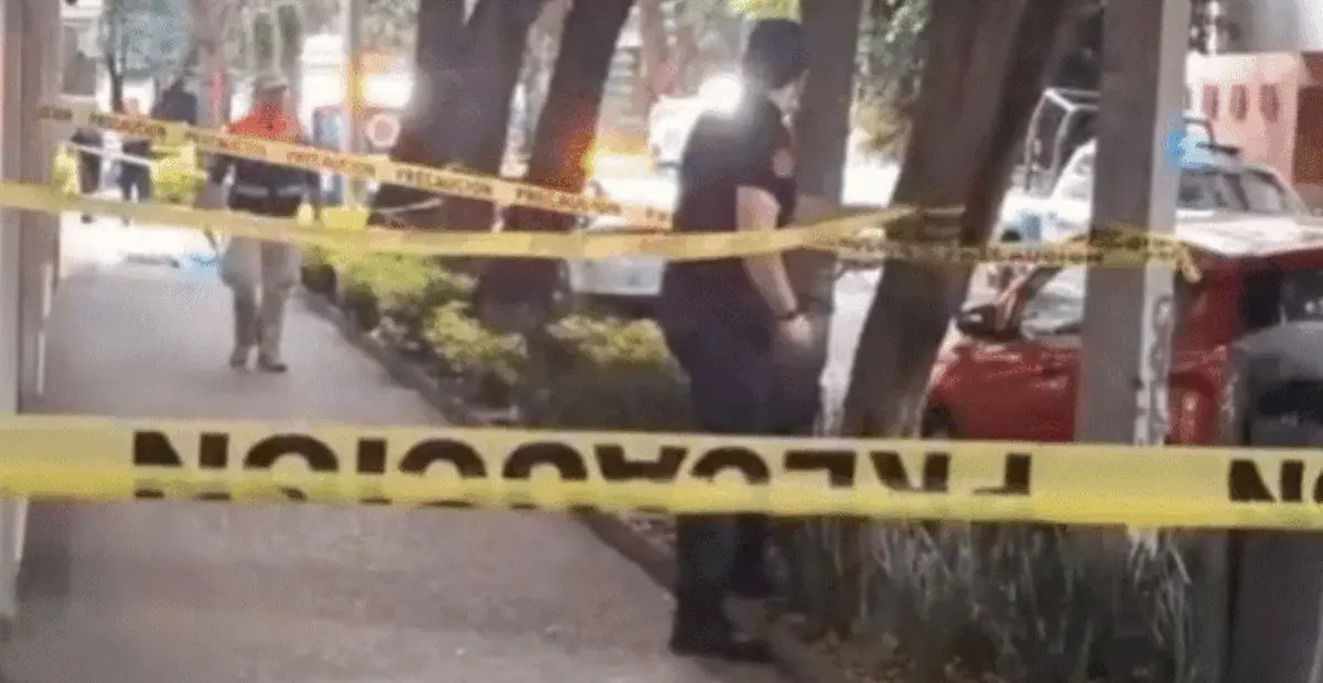  El incidente ocurrió en un edificio ubicado en la esquina de Arquímedes y Hesíodo. 