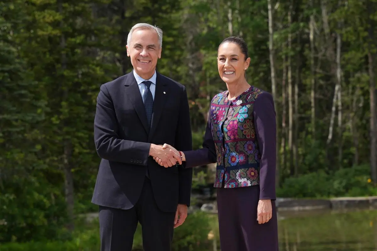 Sheinbaum se reunió con Mark Carney durante el G7. Presidencia.