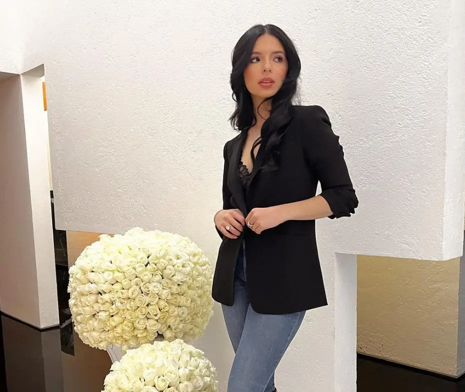 Ángela Aguilar es una de las cantantes de música regional mexicana más jóvenes de la actualidad, pero a sus 21 años ya ha tenido varios romances. Aquí recordamos los amores que han inspirado a Ángela Aguilar:<br>