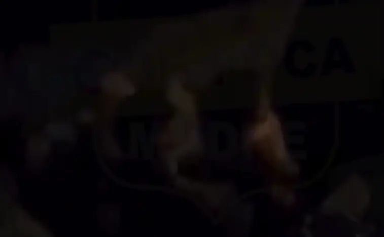Vecinos aseguran que la mujer y su pareja suelen maltratar a las niñas. Especial