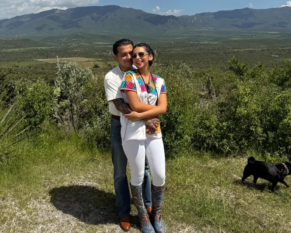 "No es una nueva relación, es la continuación de una historia que la vida nos hizo pausar para poder crecer y extrañar. Porque cuando nos dejamos ir, al regresar fuimos más nuestros', afirmó la hija de Pepe Aguilar.