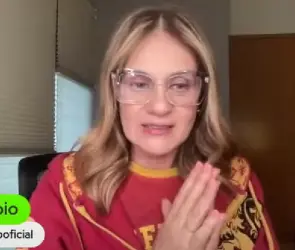 Flor Rubio vive incómodo momento al transmitir audio para adultos en su programa en vivo