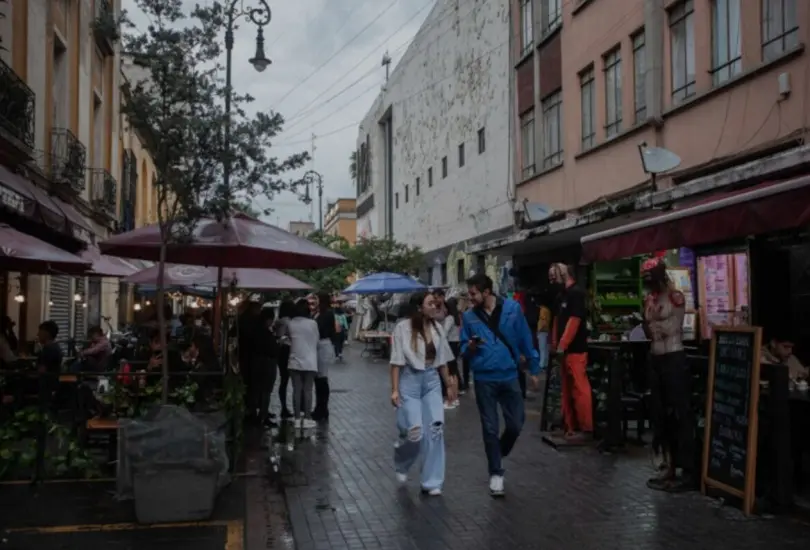 CDMX lanza plan para frenar la gentrificación con límites a las rentas, control de Airbnb y más vivienda pública. CDMX lanza plan para frenar la gentrificación con límites a las rentas, control de Airbnb y más vivienda pública.