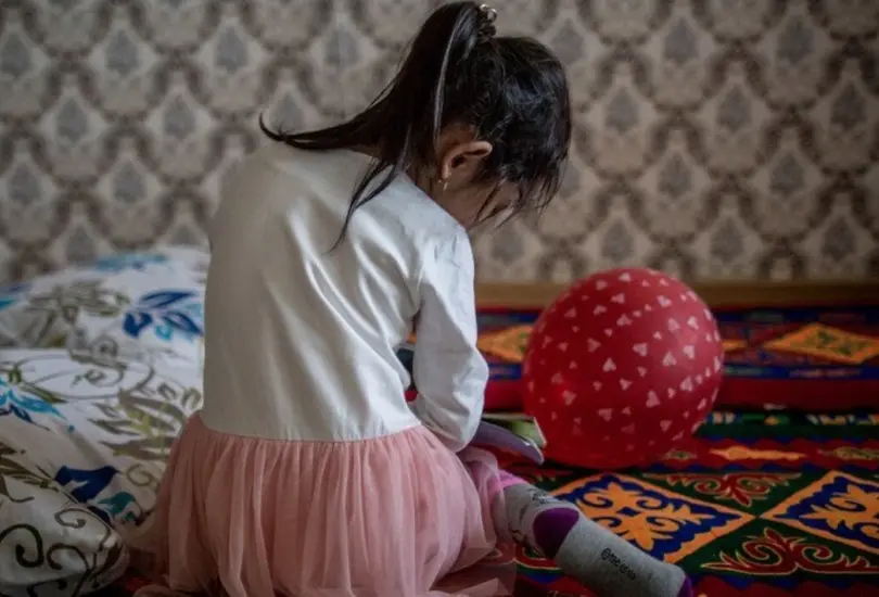 El caso de maltrato infantil ha causado indignación en redes sociales. El caso de maltrato infantil ha causado indignación en redes sociales.