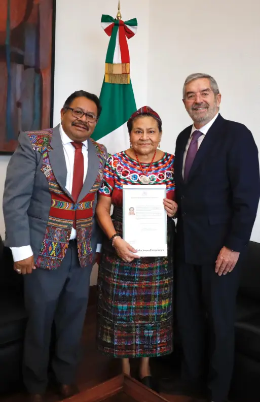 De la Fuente reconoció su trayectoria en la defensa de los derechos humanos y de los pueblos indígenas. SRE.