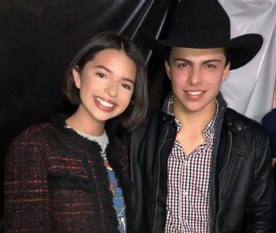 La situación no le gustó a Pepe Aguilar y la joven terminó retractándose públicamente, pero prometió que cuando tuviera novio no lo escondería porque es una 'hija de familia'.