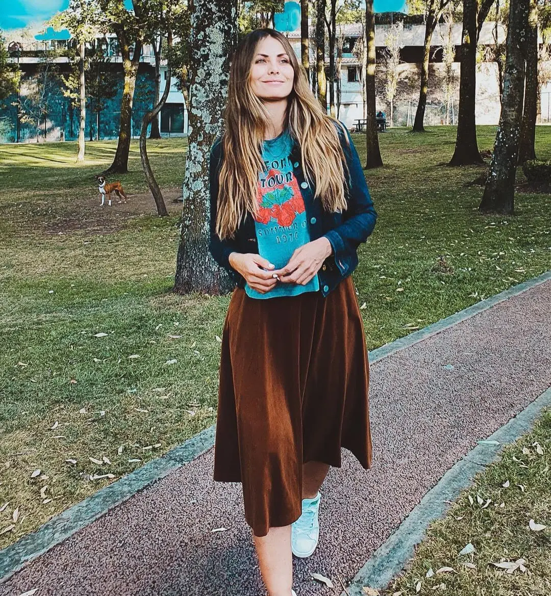 Hoy en día, tiene 45 años y abandonó su carrera en la televisión para dedicarse de lleno a su familia.