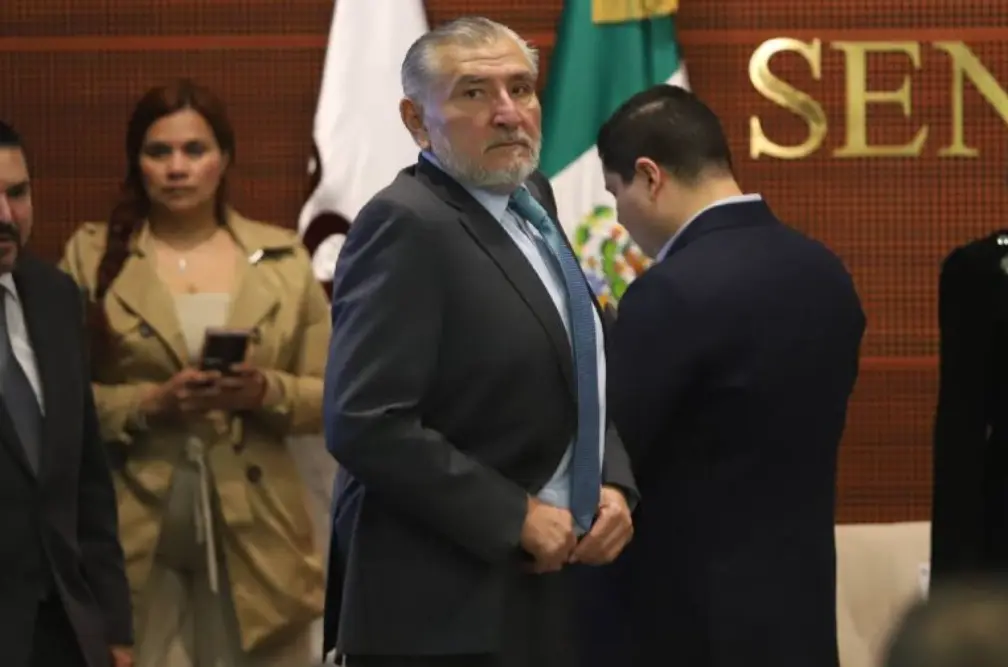 Senadores de Morena respaldan a su coordinador y acusan un "nado sincronizado" para desprestigiarlo. Especial