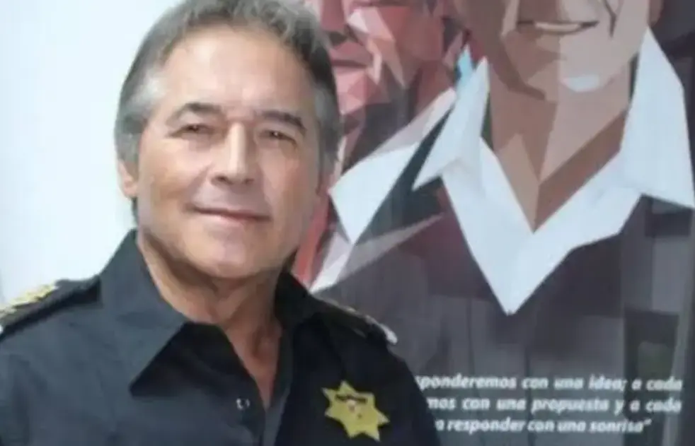 Hernán Bermúdez Requena es licenciado en Derecho e inició su carrera política en los 90. Facebook.