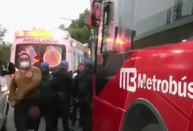 Autoridades ya investigan la responsabilidad de la conductora del auto particular.