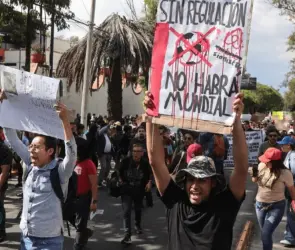 Marchan contra la gentrificación y crisis de vivienda en CDMX: "¡Fuera gringos!"