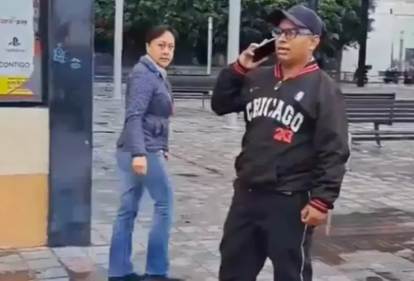 La mujer fue cesada de su cargo. La mujer fue cesada de su cargo.