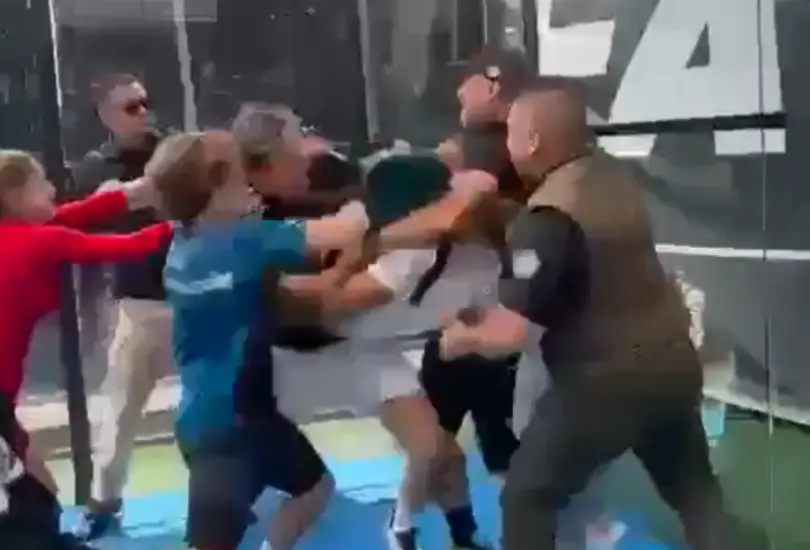 Empresario da brutal golpiza a hombre en club Alfa Pádel Empresario da brutal golpiza a hombre en club Alfa Pádel