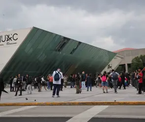 Marcha contra la gentrificación termina en saqueo del MUAC: UNAM condena los hechos