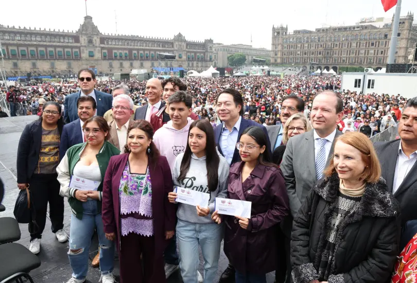 Brugada anuncia 100 mil becas de transporte para universitarios Brugada anuncia 100 mil becas de transporte para universitarios