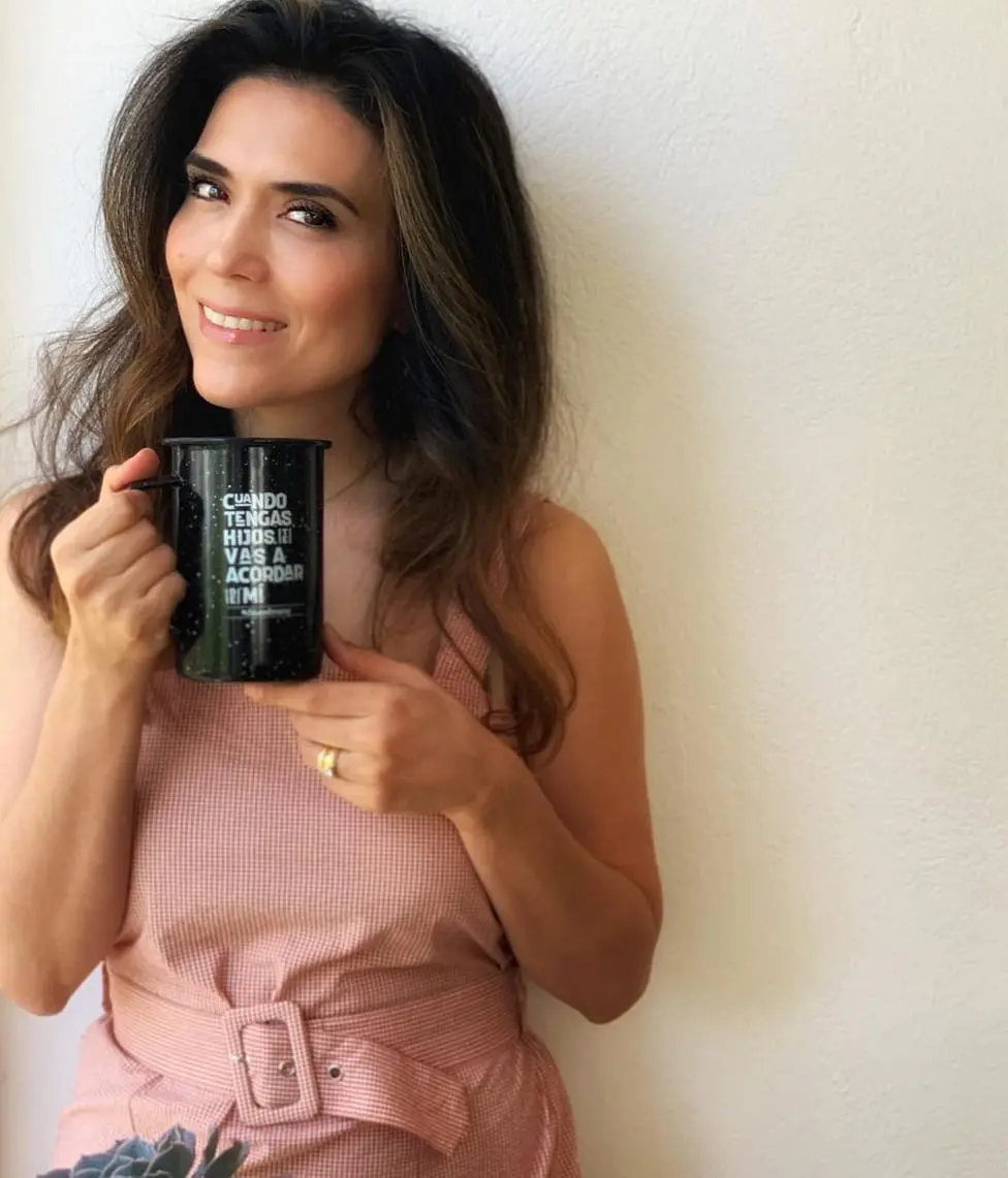 Es madre de un adolescente llamado Sebastián.<br>