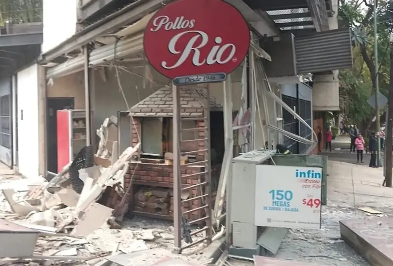 La zona fue acordonada para permitir las labores de evacuación. La zona fue acordonada para permitir las labores de evacuación.