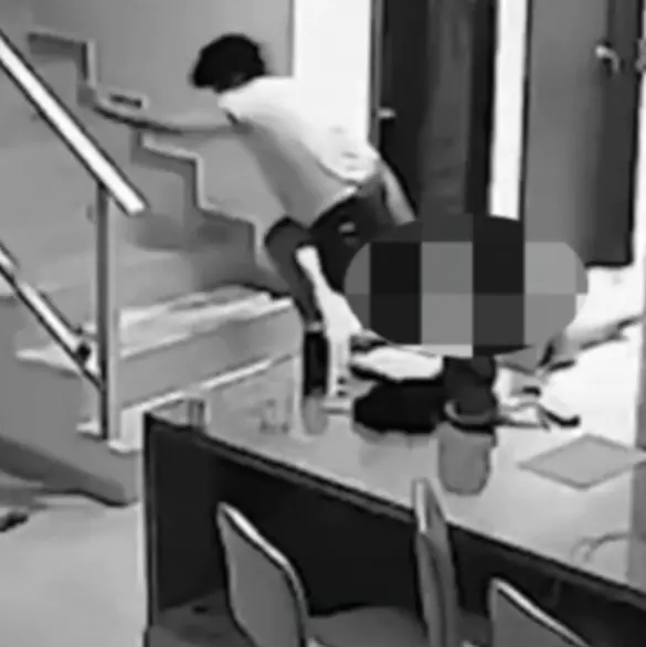 Ignora orden de restricción y entra a la casa de su expareja para agredirla brutalmente 