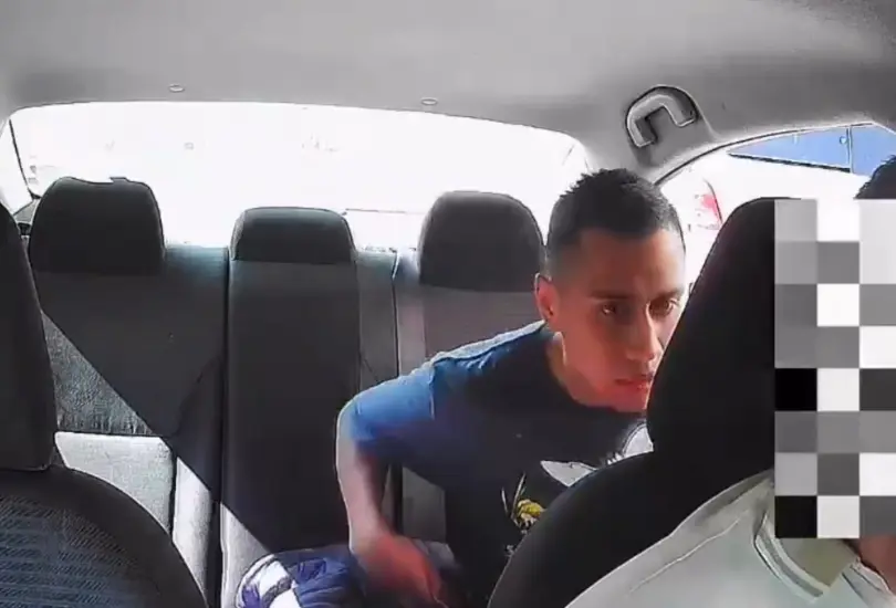 Decenas de usuarios han comenzado a difundir capturas de pantalla con el rostro del presunto agresor. Decenas de usuarios han comenzado a difundir capturas de pantalla con el rostro del presunto agresor.