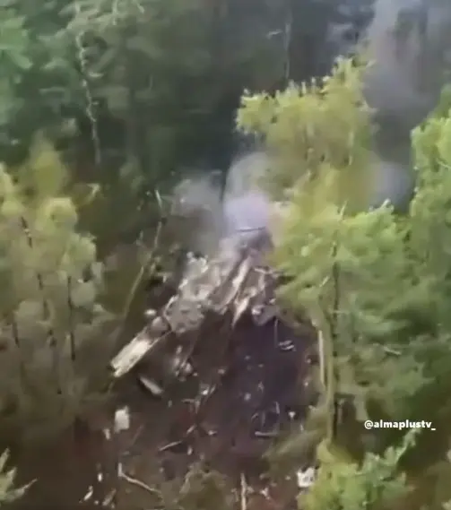 Así quedaron los restos del avión. Captura de pantalla.