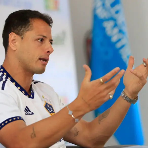 Chicharito se disculpa "sin pedir perdón" por comentarios machistas y vuelve a ser criticado en redes