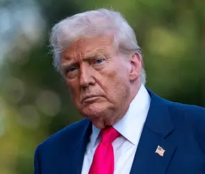 Trump aparece varias veces en archivos de Epstein, revela The Wall Street Journal